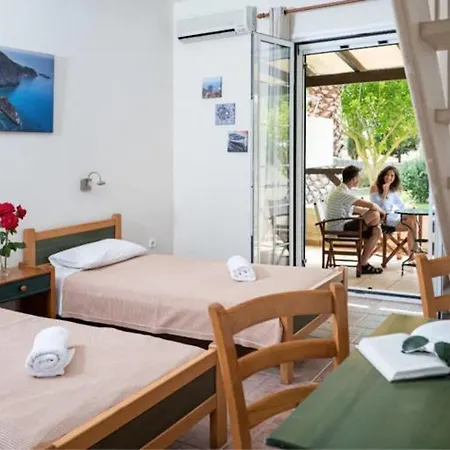 Axion Studios & Apartments 3* Lixouri